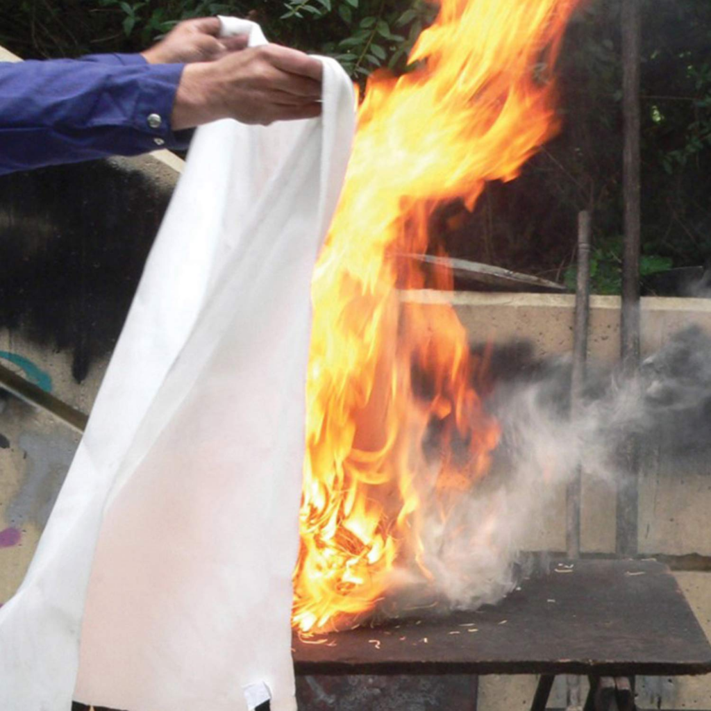 BSI-Certified Fire Emergency Blanket (Fiberglass) – Suitable for Kitchens and Laboratories,Home Fire Blanket,Fireproof fiberglass fire blanket，Factory direct supply of emergency fire blankets